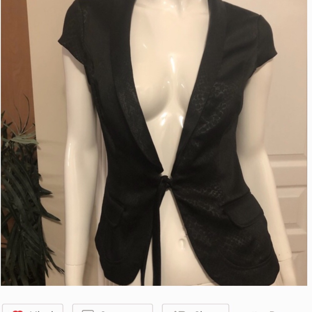 Sexy🔥Dynamite Black Snakeskin Short Sleeve blazer.